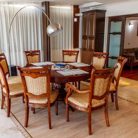 Spacious Apartment In City Centre ヤシ エクステリア 写真