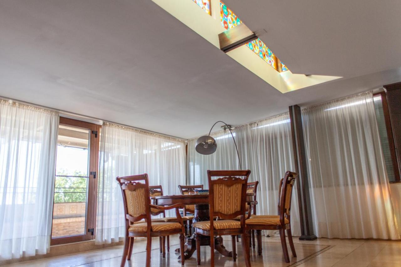 Spacious Apartment In City Centre ヤシ エクステリア 写真