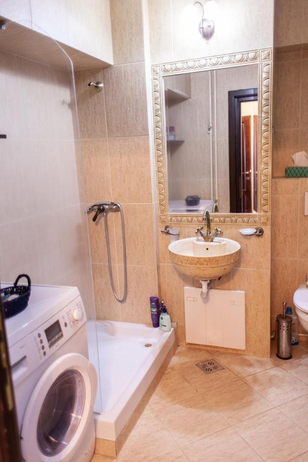 Spacious Apartment In City Centre ヤシ エクステリア 写真